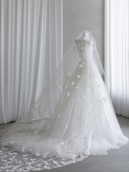 Beautiful White Tulle Lace Appliques Long Wedding Dress D5084
