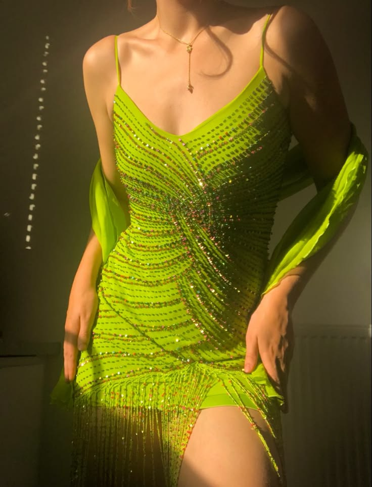 Charming Green Chiffon Beaded Sheath Short Homecoming Dress Spaghetti Straps V Neck Mini Prom Dress D4681
