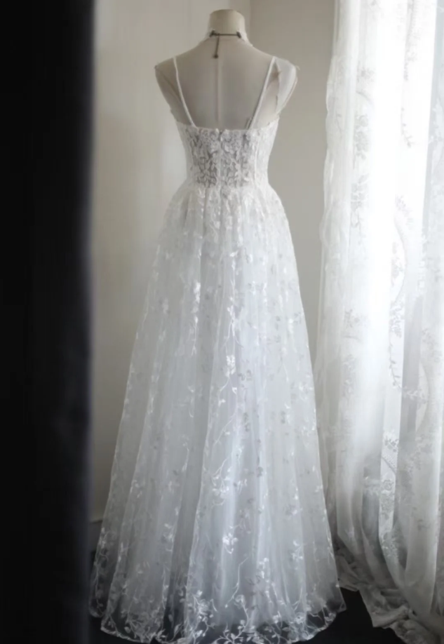 Glamorous Spaghetti Straps White Tulle Lace A Line Long Wedding Dress Bridal Dress D2322