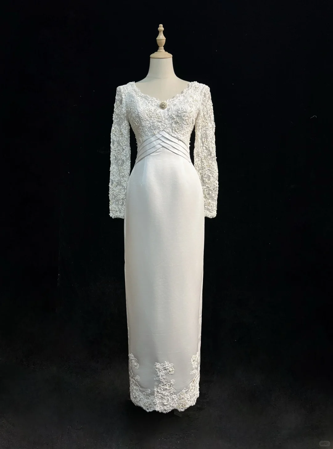 Elegant White Satin Appliques Beaded Long Wedding Dress D2834