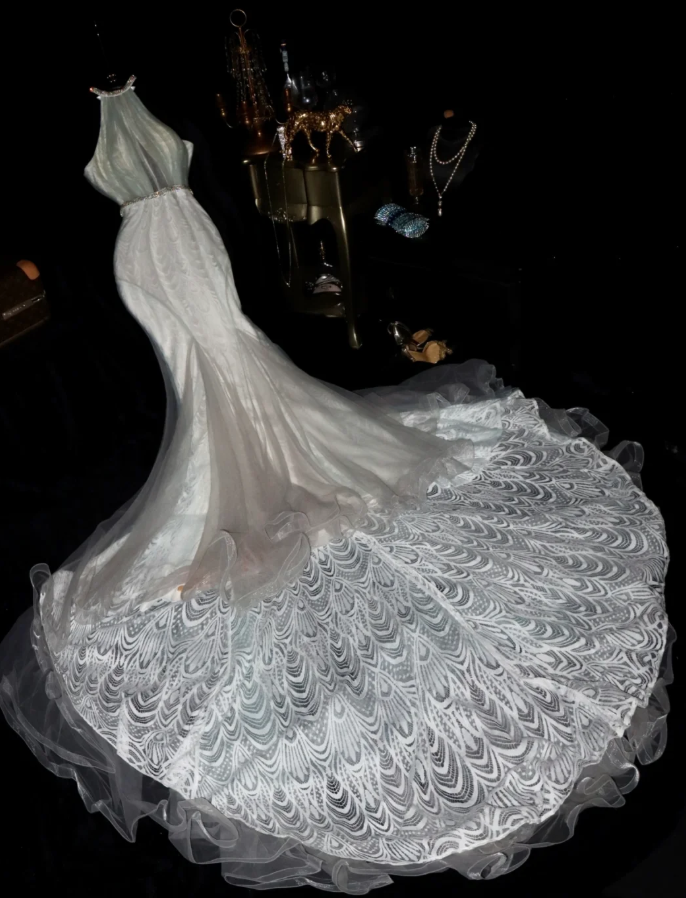 Pretty Sleeveless White Halter Tulle Mermaid Long Wedding Dress D930