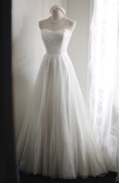 Vintage Strapless White Tulle Lace Appliques Wedding Dress S539
