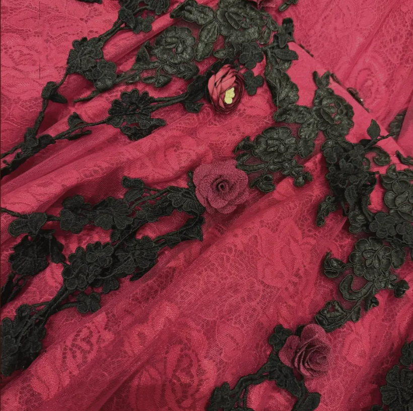 Charming Spaghetti Straps Burgundy Lace Appliques Beaded Mermaid Long Party Dress Evening Dress With Flowers D2050