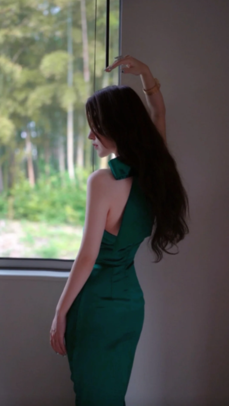 Sexy V Neck Halter Green Satin Pleated Sheath Long Evening Dress Birthday Party Gowns D2484
