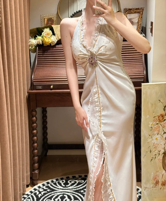 Sexy Halter V Neck Ruffles Beaded Long Mermaid Evening Dress White Formal Birthday Party Dress Prom Gown D2045