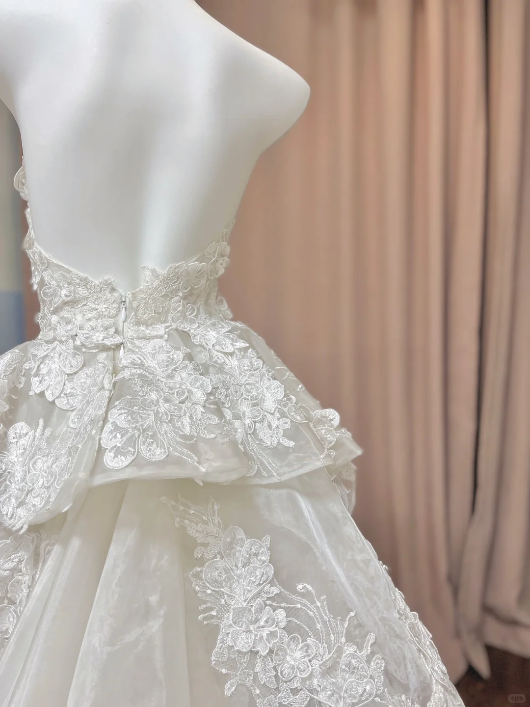 Elegant Strapless Tulle Lace Appliques Long Wedding Dress White Bridal Gowns D3072