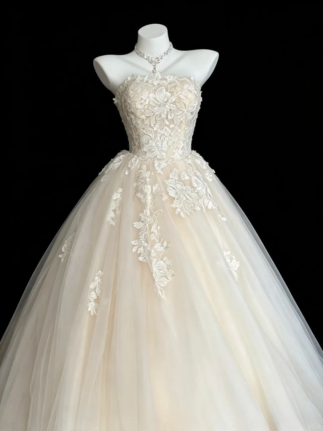 Elegant Off White Tulle Appliques Long Wedding Dress Strapless Long Bridal Dress D5230