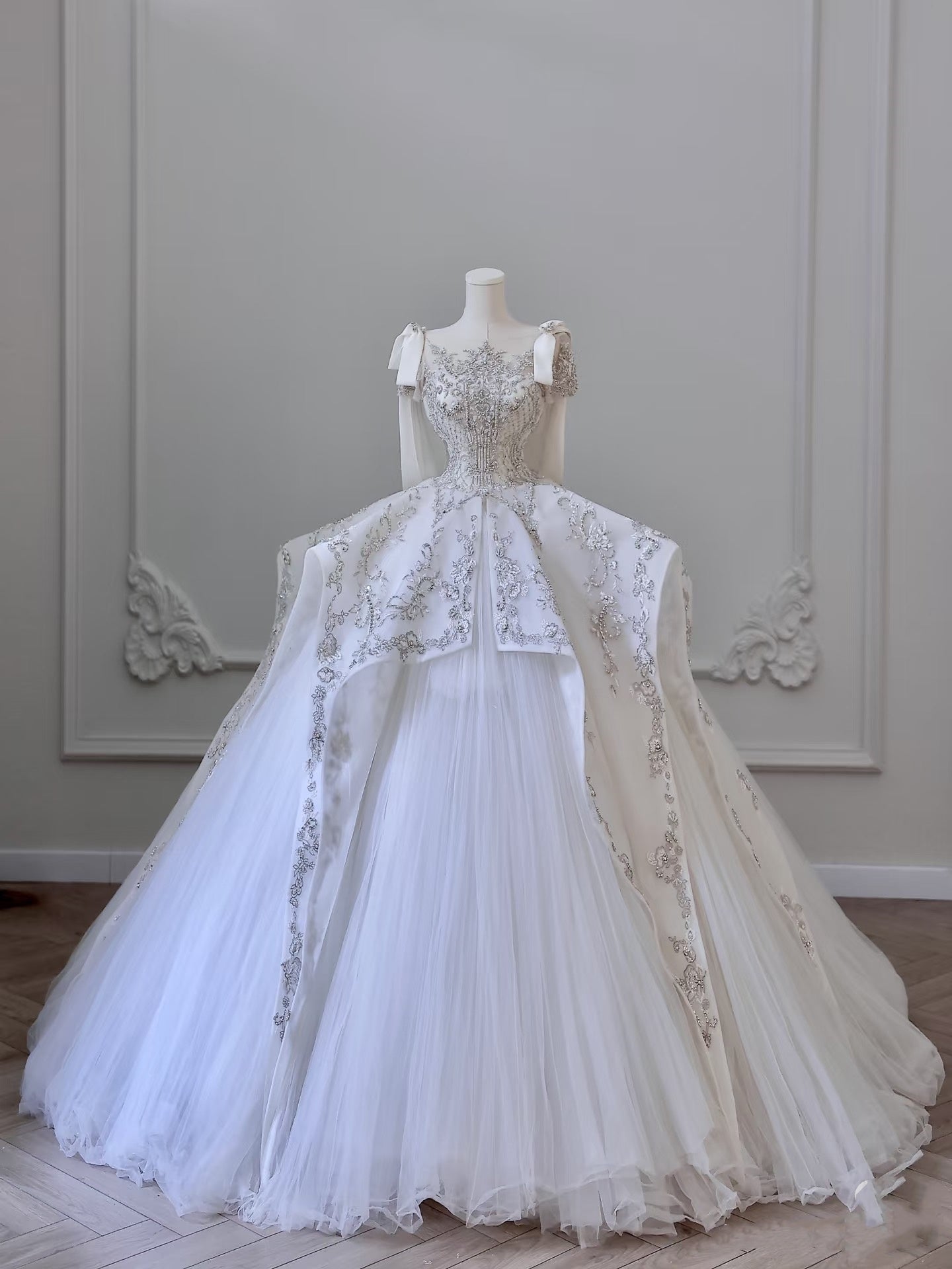 Unique Ball Gown Straps Tulle White Sequin Lace Wedding Dresses Brides