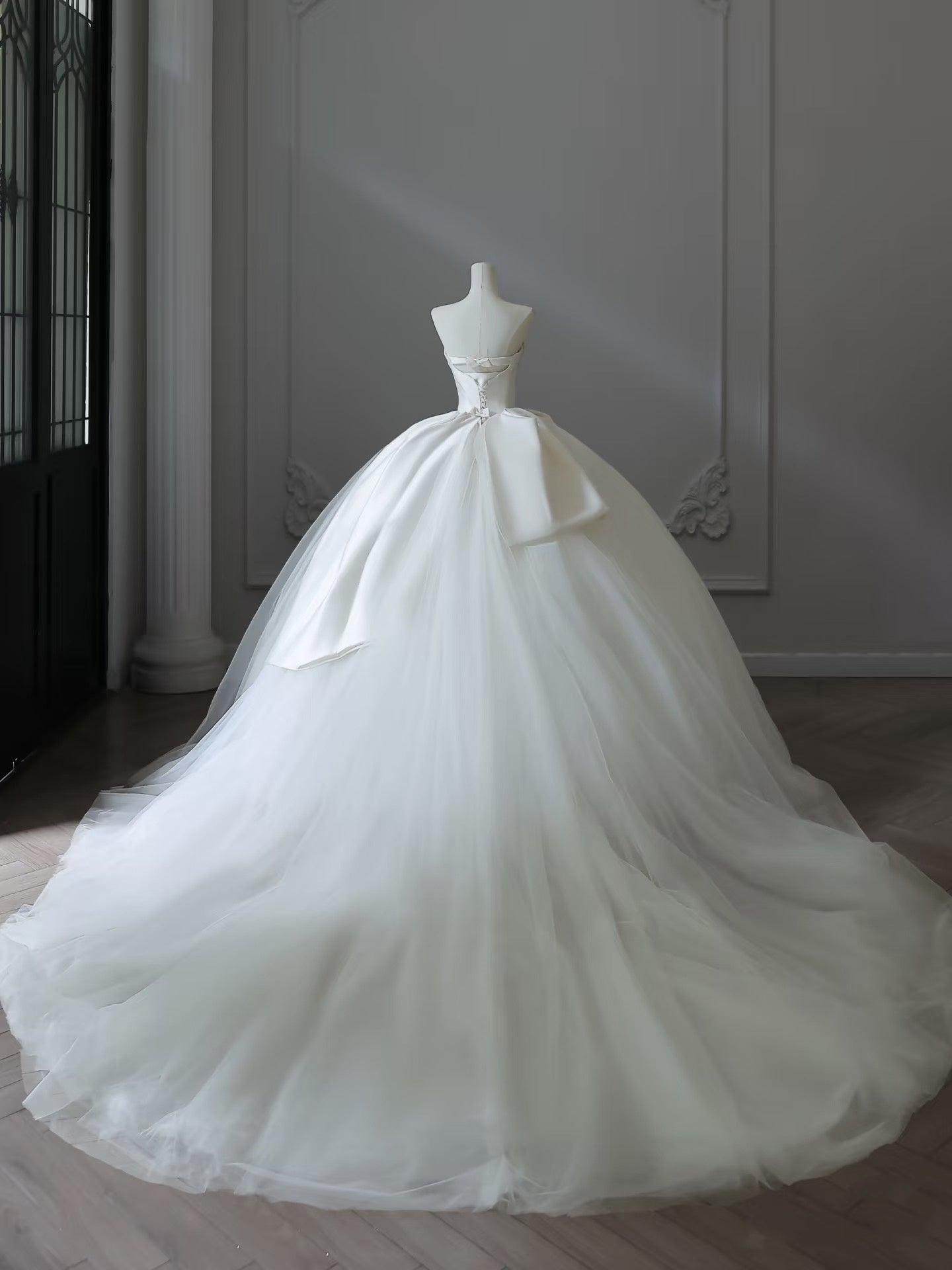 Unique Ball Gown Strapless Satin White Long Wedding Dresses Brides Dress S3842