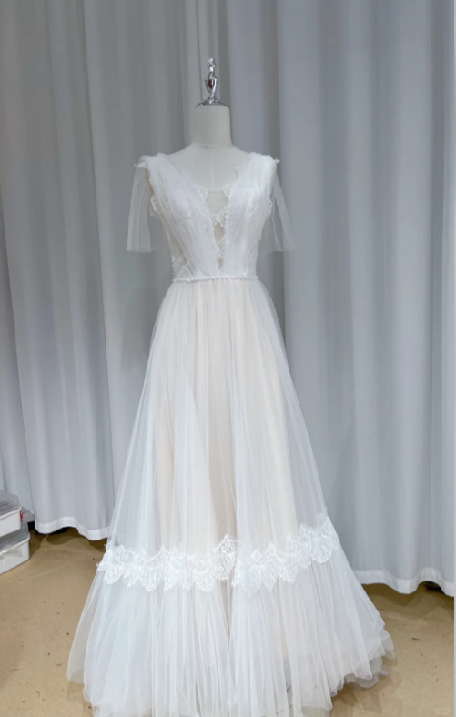 Pretty White V Neck Tulle Lace Long Wedding Dress Formal Bridal Dress D2466