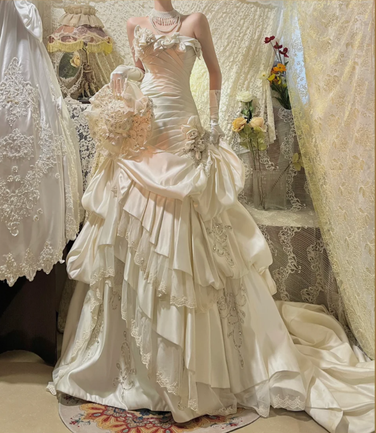 Vintage Strapless Ivory Satin Pleated Lace Appliques Mermaid Long Wedding Dress Formal Bridal Gown D2031