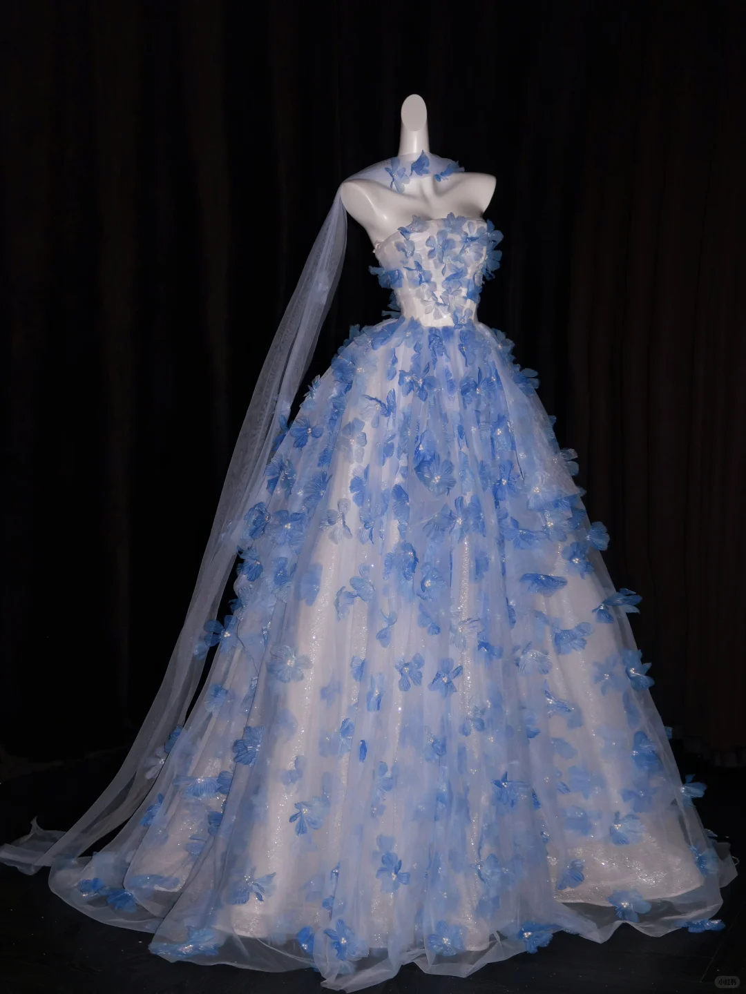 Elegant Blue Strapless Tulle Appliques Long Wedding Dress D3079