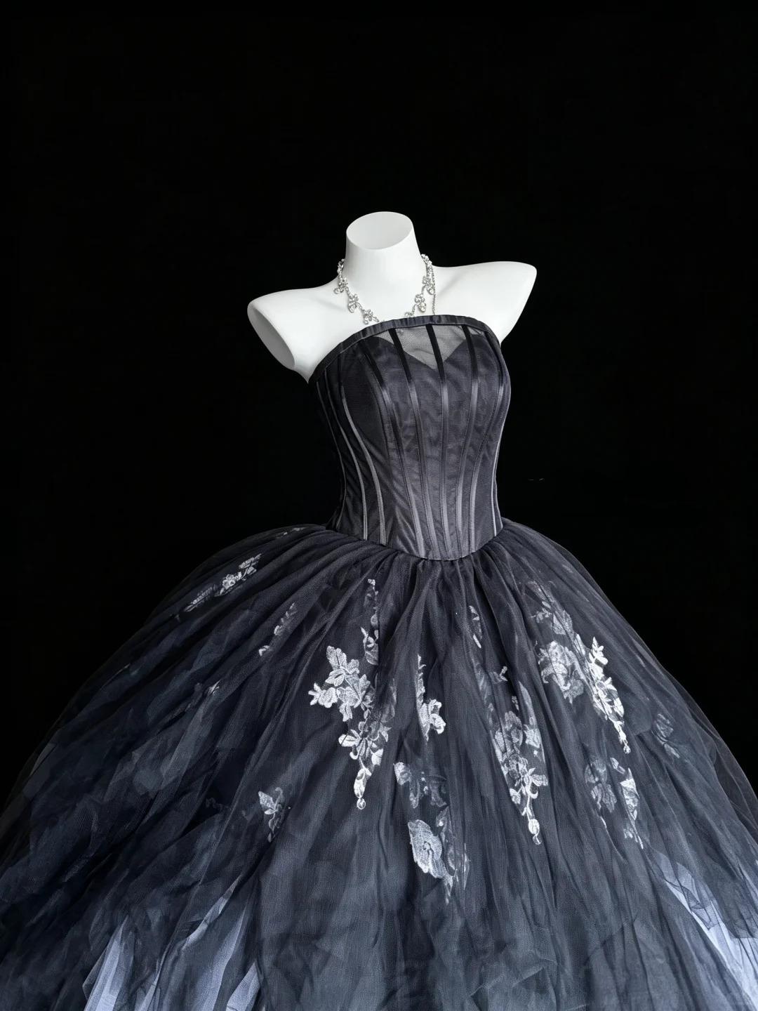 Vintage Strapless Quinceanera Dress Black Gray Tulle Appliques Sweet 16 Dress D5270