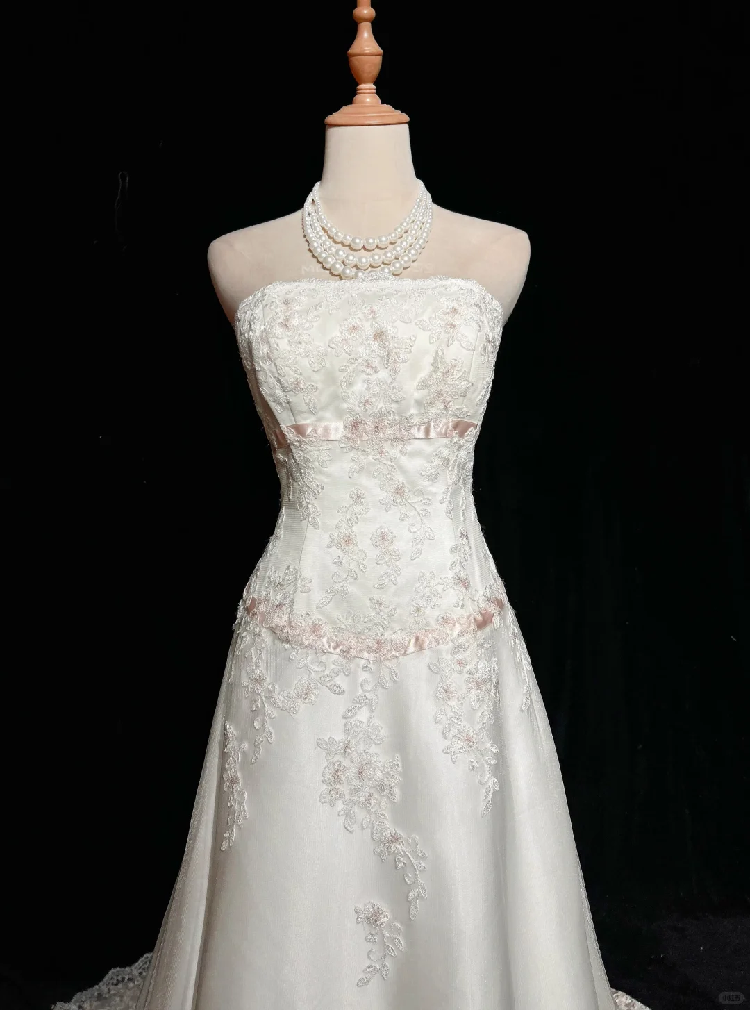 Pretty White Strapless Satin Appliques Long Wedding Dress D2835