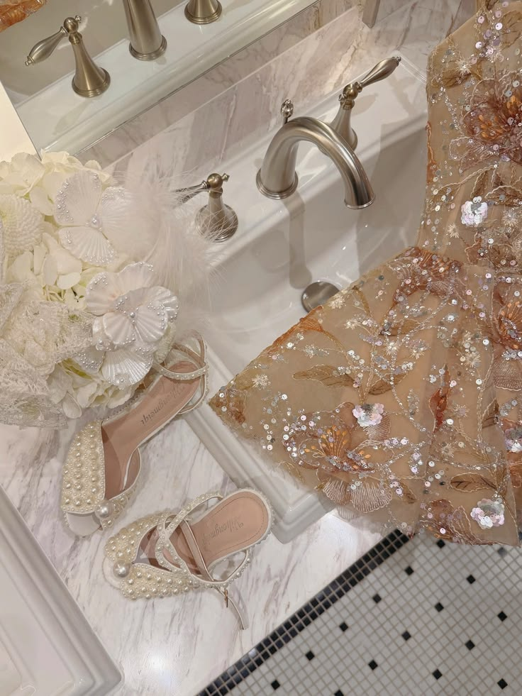 Charming Spaghetti Straps Tulle Sequin Floral Short Birthday Outfits Champagne Short Middle School Homecoming Dress D4555