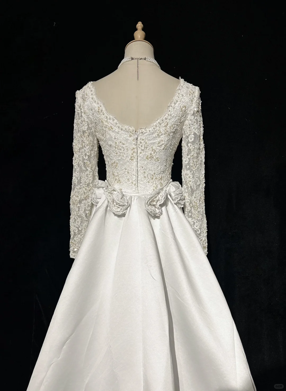 Elegant White Satin Appliques Beaded Long Wedding Dress D2834