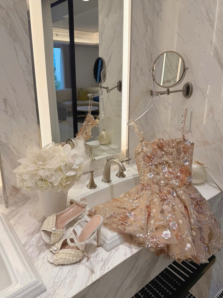 Charming Spaghetti Straps Tulle Sequin Floral Short Birthday Outfits Champagne Short Middle School Homecoming Dress D4555