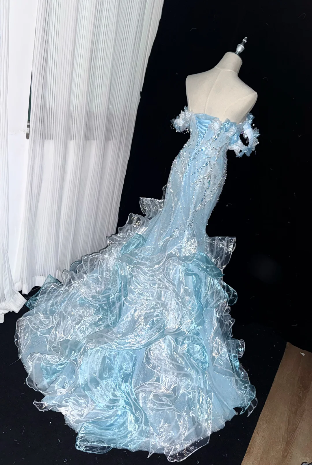 Glamorous Light Blue Mermaid Long Evening Dress Off The Shoulder Tulle Sequin Applique Party Dress D5168