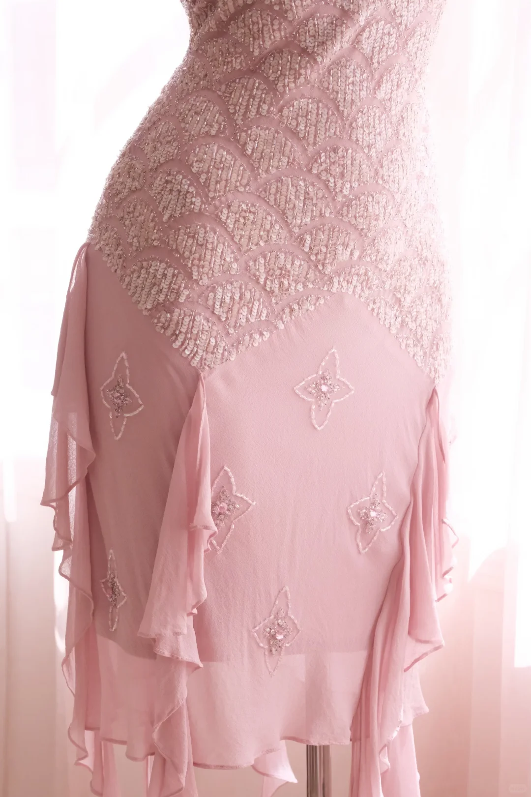 Pretty Pink Sleeveless V Neck Chiffon Sequin Sheath Backless Short Homecoming Dress Birthday Outfits D2743