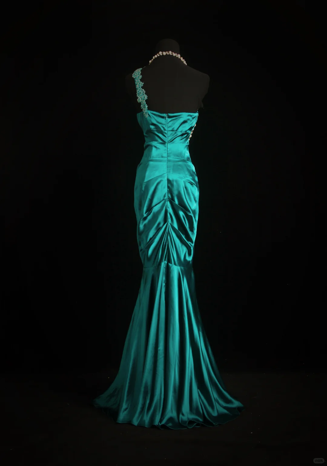 Unique Green One Shoulder Satin Pleated Beaded Mermaid Long Party Dress Evening Dress D2854