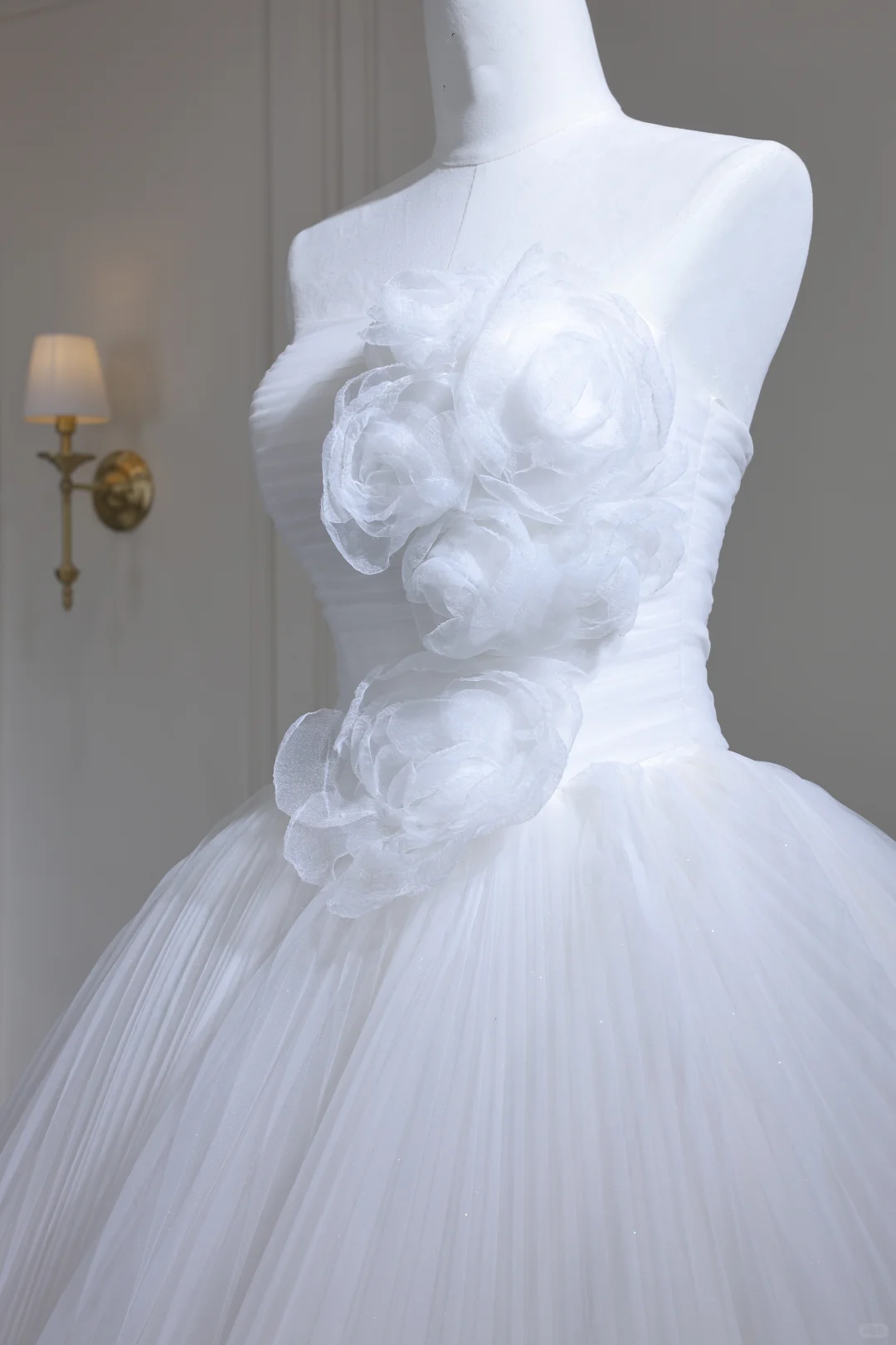 Classy Strapless White Tulle Pleated Long Wedding Dress Bridal Dress D3087