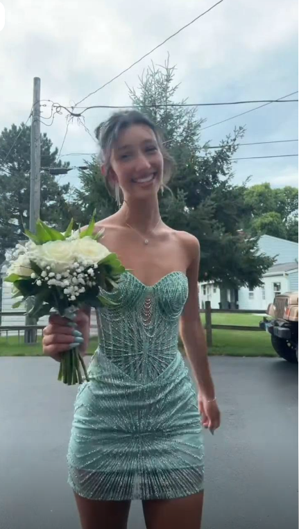 Elegant Sweetheart Neck Green Satin Beaded Sheath Short Homecoming Dress Cocktail Dress D4600