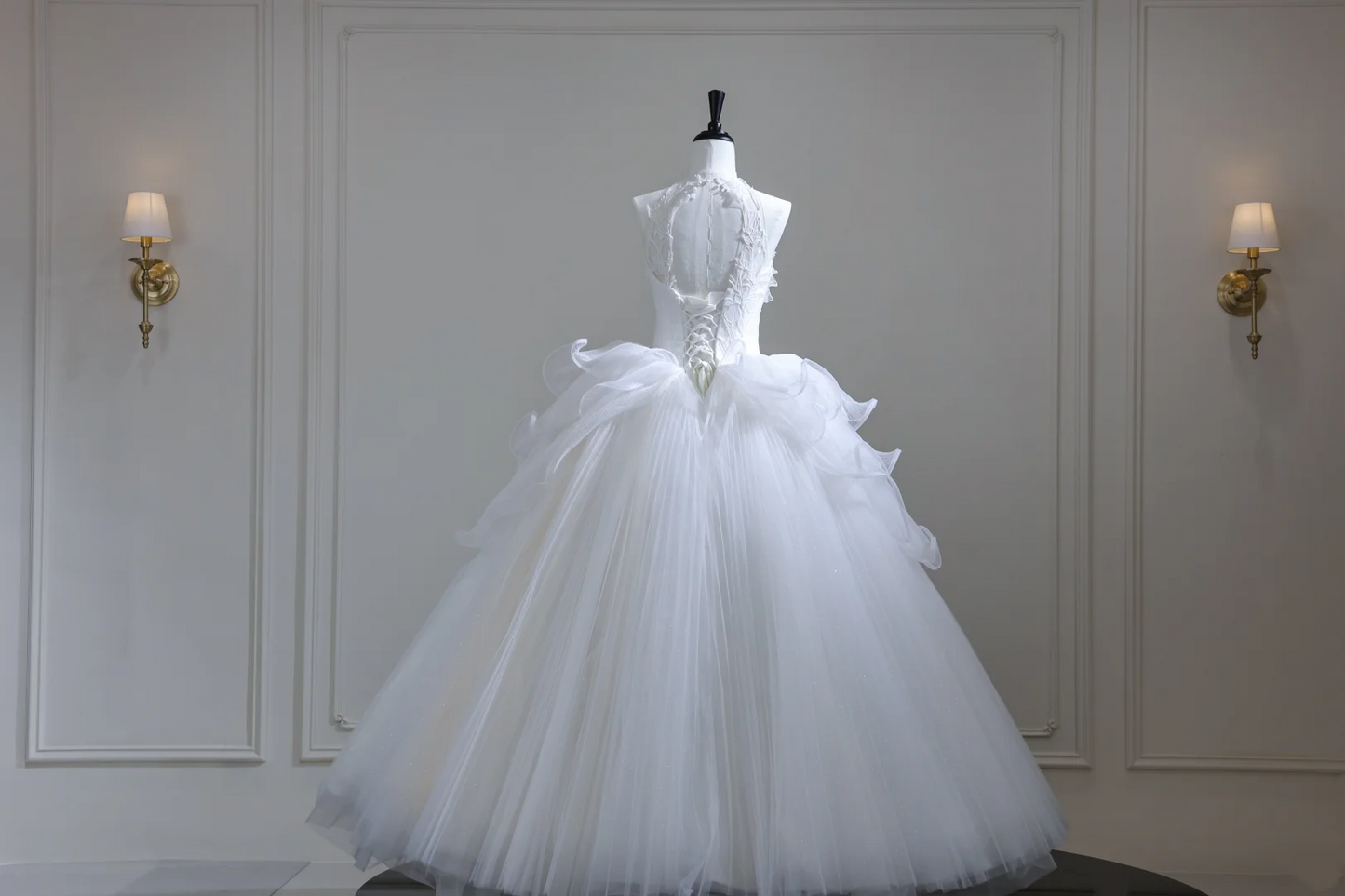 Charming Halter White Tulle Appliques Long Wedding Dress D3088