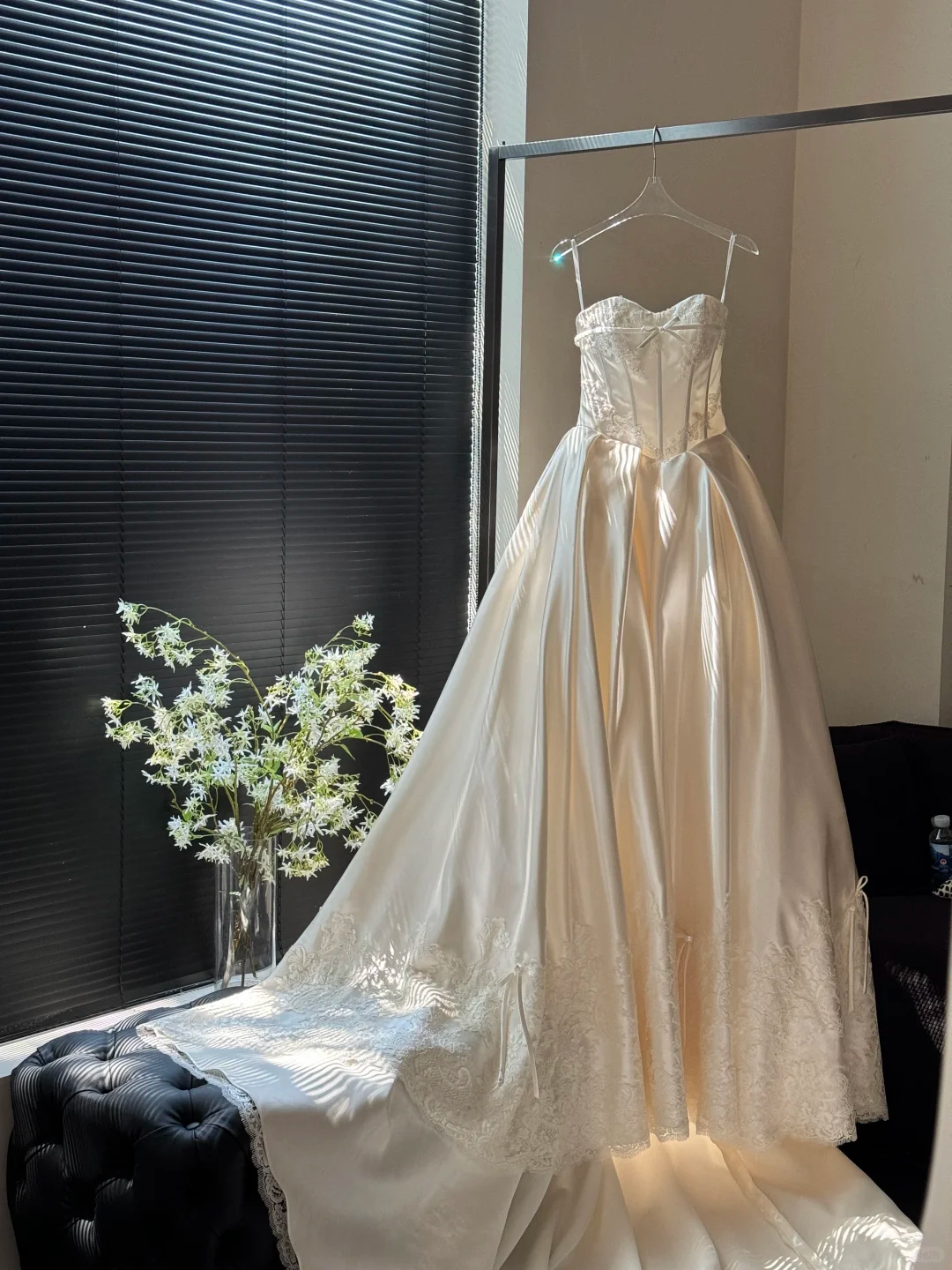Charming Sweetheart Neck Ivory Satin Lace Appliques Long Wedding Dress D5213