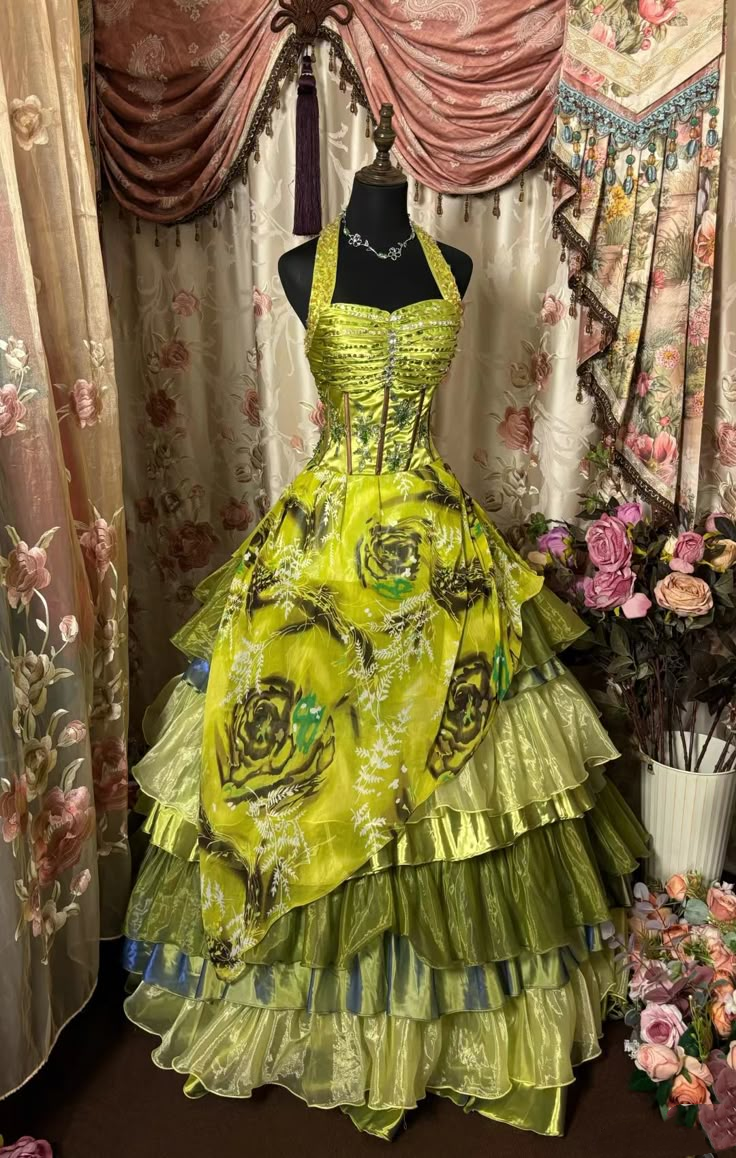 Retro Green Halter Beaded tulle Layered Ball Gown Formal Quinceanera Dress D1407