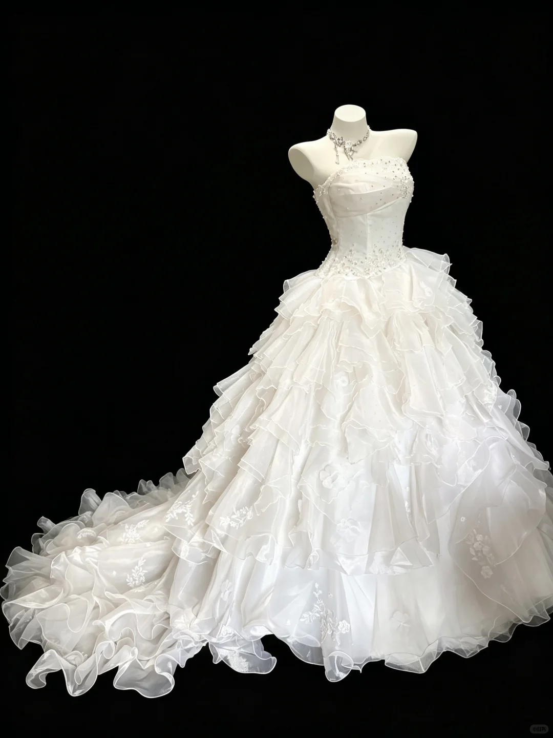 Pretty White Tulle Ruffles Appliques Long Wedding Dress D5282