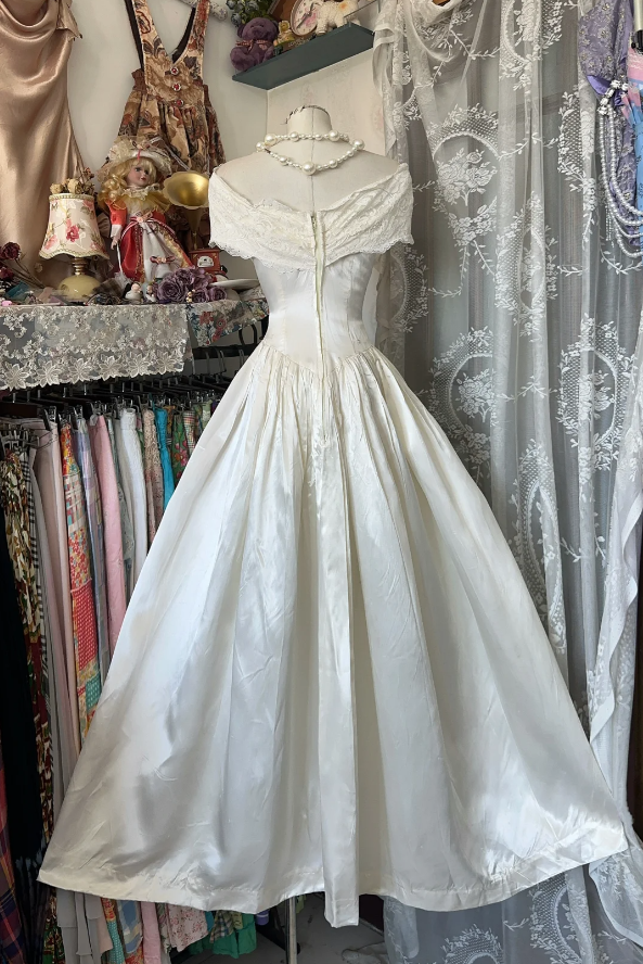 Elegant Off The Shoulder Ivory White Satin A Line Long Wedding Guest Dress Birthday Party Dress D1619