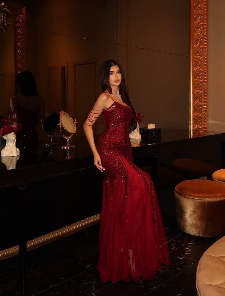 Charming Spaghetti Straps Tulle Sequin Beaded Mermaid Prom Dress Burgundy Long Birthday Evening Dress D5190