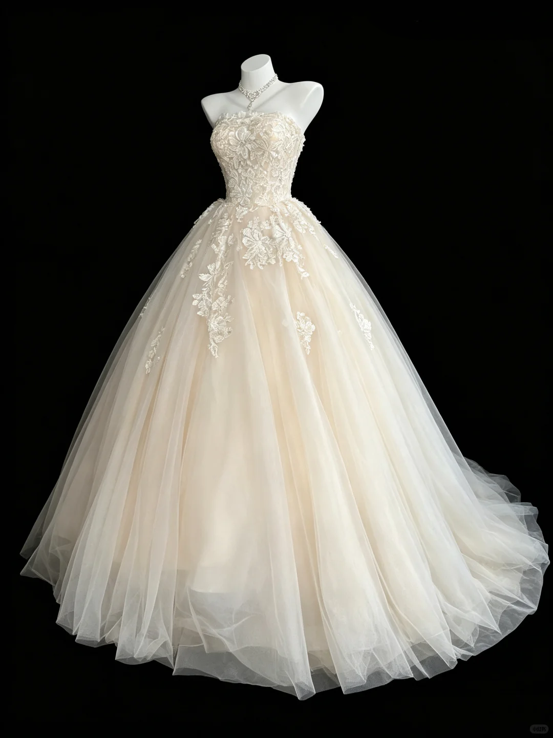 Elegant Off White Tulle Appliques Long Wedding Dress Strapless Long Bridal Dress D5230
