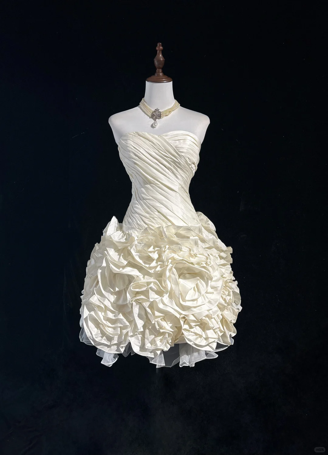 Elegant Off White Strapless Satin Pleated A Line Short 19th Birthday Outfits,Formal Graduation Homecoming Dress D3363