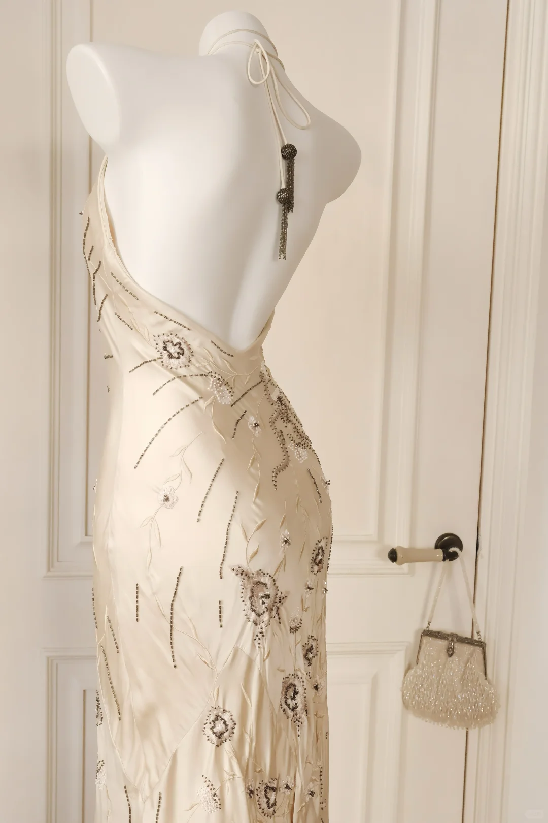 Stylish Halter V Neck Satin Embroidery Beaded Mermaid Evening Dress Backless Long Prom Gown D2718