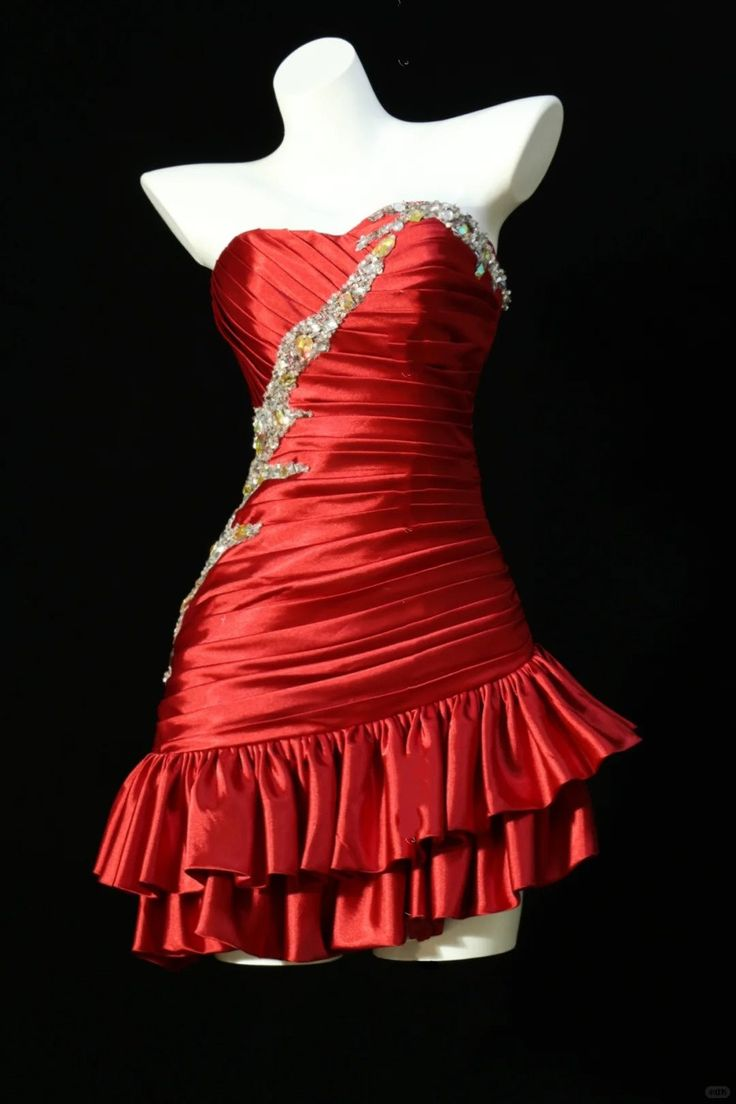 Vintage Strapless Red Satin Pleated Cocktail Dress Short Homecoming Dress Birthday Outfits S776