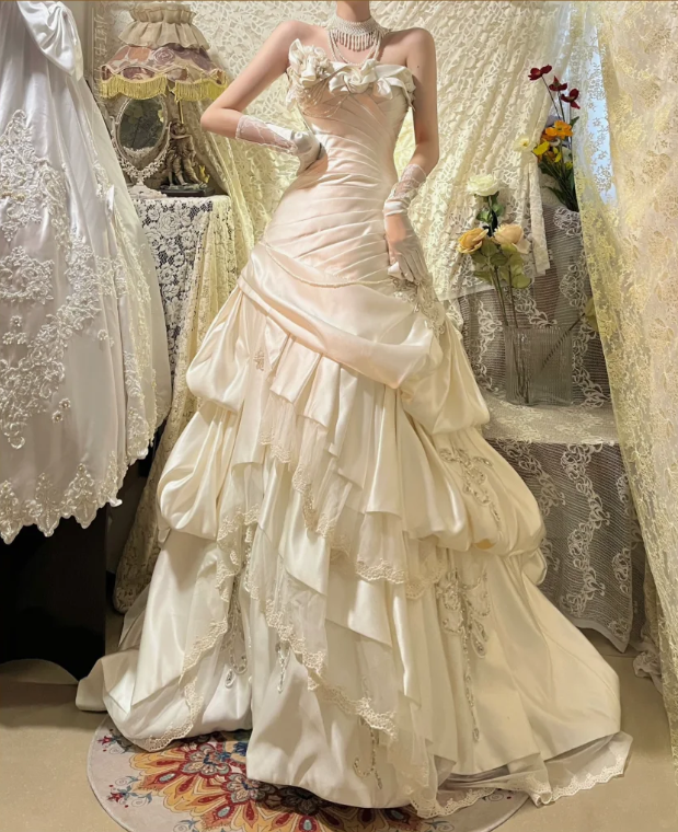 Vintage Strapless Ivory Satin Pleated Lace Appliques Mermaid Long Wedding Dress Formal Bridal Gown D2031