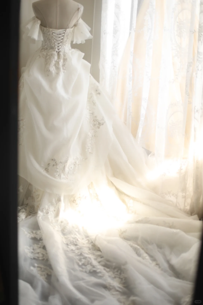 Classy White Tulle Applique Beaded Long Wedding Dress Formal Prom Dress S537