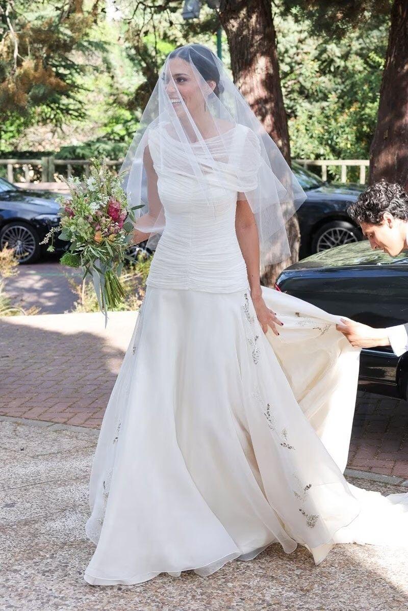 Glamorous White Spaghetti Straps Tulle Beaded Mermaid Long Wedding Dress Bridal Gown D3898