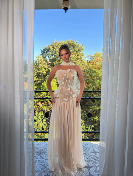 Elegant Strapless Lace Tulle Appliques A Line Evening Dress Champagne Long Party Gown D5258