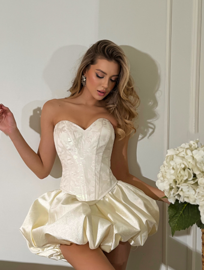 Glamorous Sweetheart Neck Satin Print Floral A Line Short 15th Birthday Outfits,Off White Short Homecoming Dress D3961