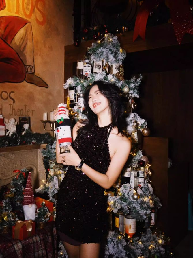 Elegant Halter Sleeveless Black Sequin Sheath Homecoming Dress Formal 21st Birthday Dress D607