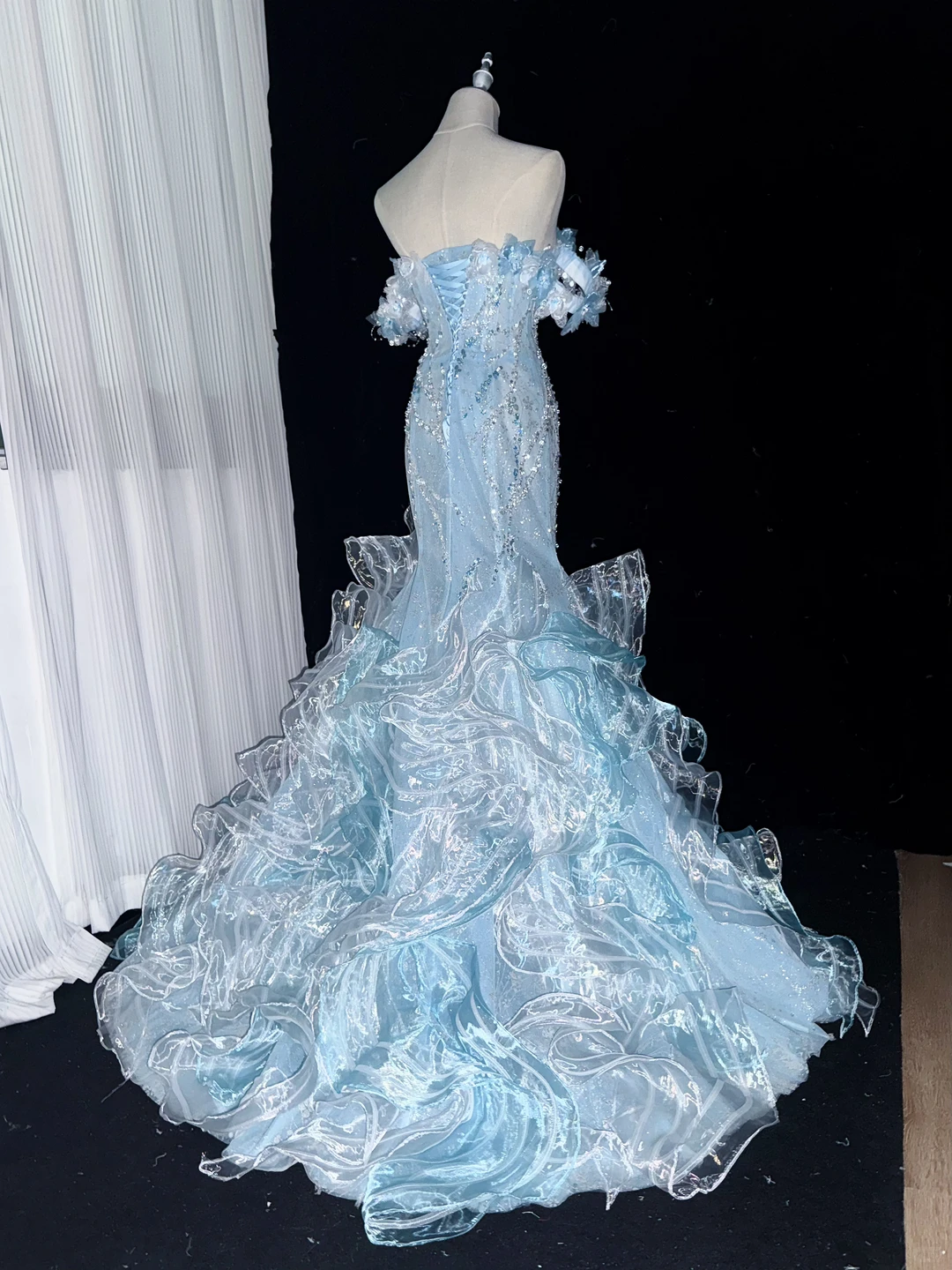 Glamorous Light Blue Mermaid Long Evening Dress Off The Shoulder Tulle Sequin Applique Party Dress D5168