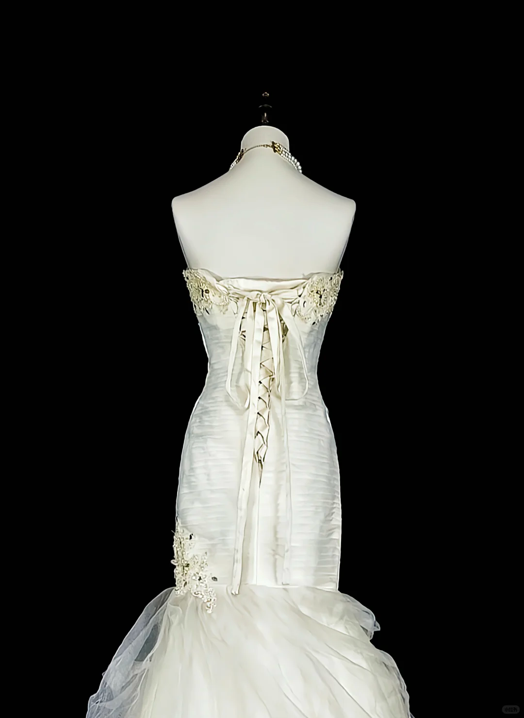 Elegant Strapless White Satin Pleated Tulle Appliques Mermaid Long Wedding Dress D5381