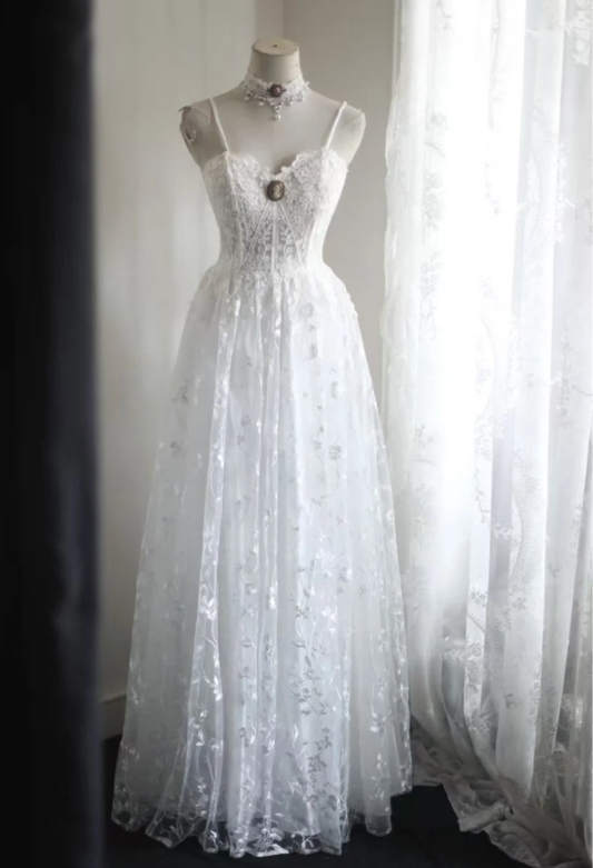 Glamorous Spaghetti Straps White Tulle Lace A Line Long Wedding Dress Bridal Dress D2322