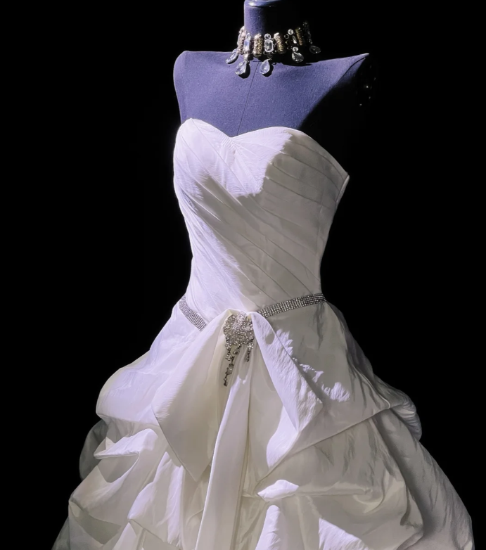 Gorgeous Strapless Satin Lace Pleated White Formal Wedding Dress Long Bridal Dress D550