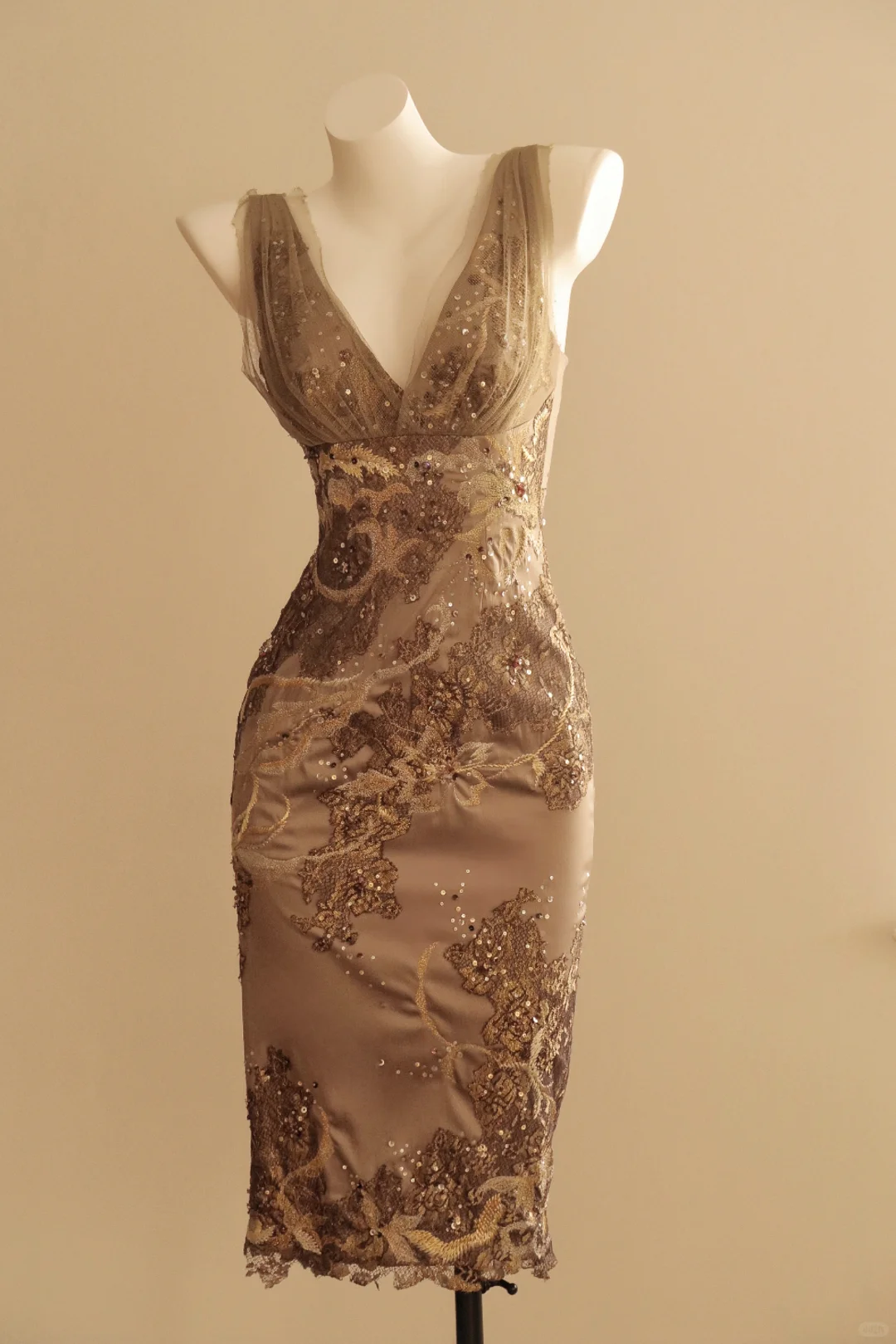 Vintage V Neck Sleeveless Satin Lace Appliques Sheath Knee Length Evening Dress Birthday Dress With Beads D2763