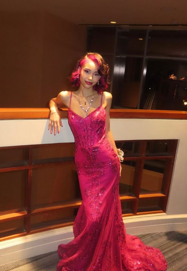 Charming Spaghetti Straps V Neck Satin Lace Sequin Evening Dress Hot Pink Mermaid Party Gowns D899