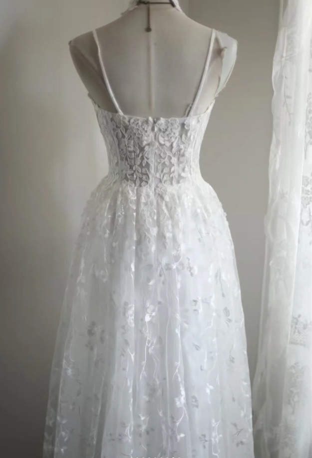 Glamorous Spaghetti Straps White Tulle Lace A Line Long Wedding Dress Bridal Dress D2322