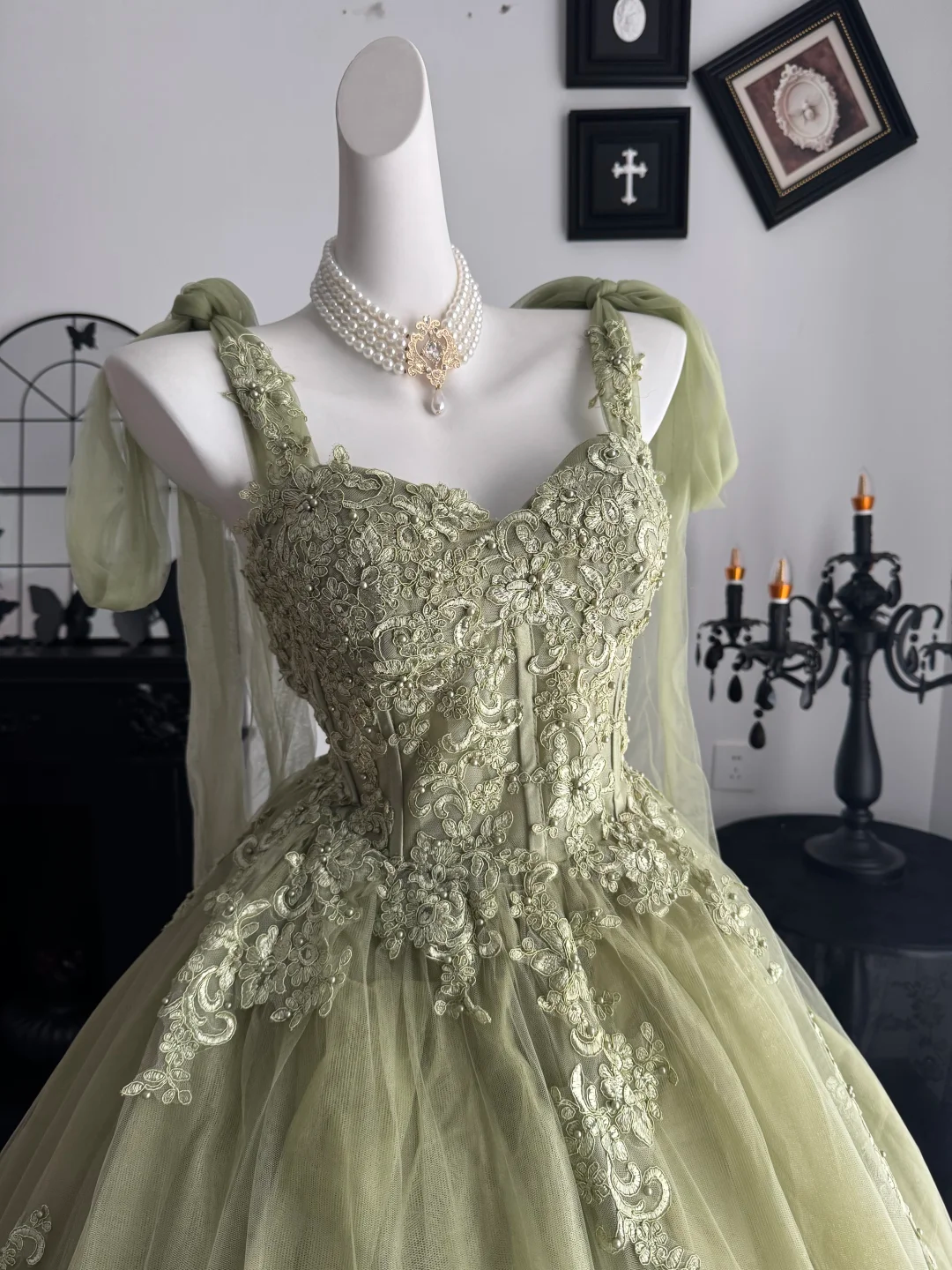 Elegant Bow Straps Ball Gown Sage Green Tulle Appliques Beaded Quinceanera Dresses D3730